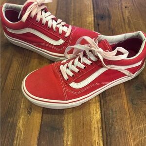 Vans Old Skool men’s 7.5 women 9

Worn less than 10 times, great shape!
